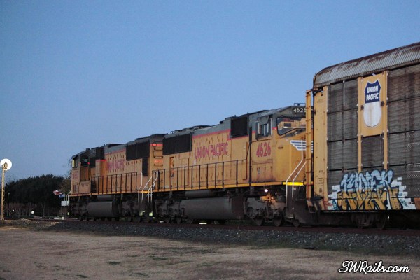 UP SD70 SD70M's 4627 and 4626