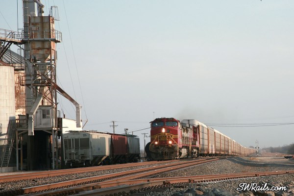 BNSF freight train at Heidenheimer, Texas