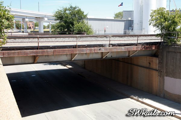 UP / BNSF overpass of East Vickery Street in Fort Worth
