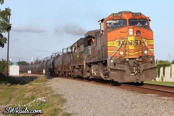 Manifest freight BNSF 4178 at Stafford TX