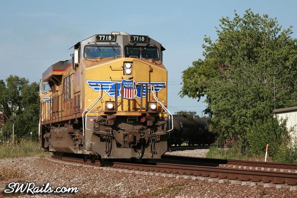 Union Pacific 7718 leads the QEWWC train in Houston, July 17, 2011