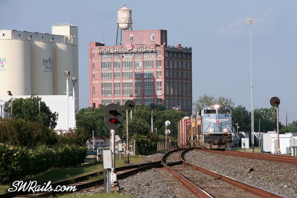 UP SD70ACe 1982, MP heritage engine, leads a QEWWC train at Sugar Land TX