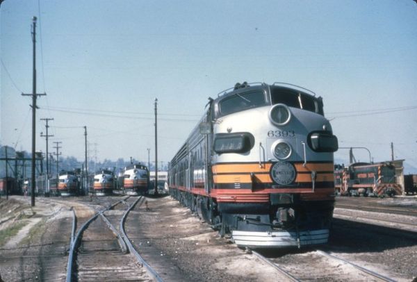 Ready track at Southern pacific taylor Yard with F-units and Baldwin switchers
