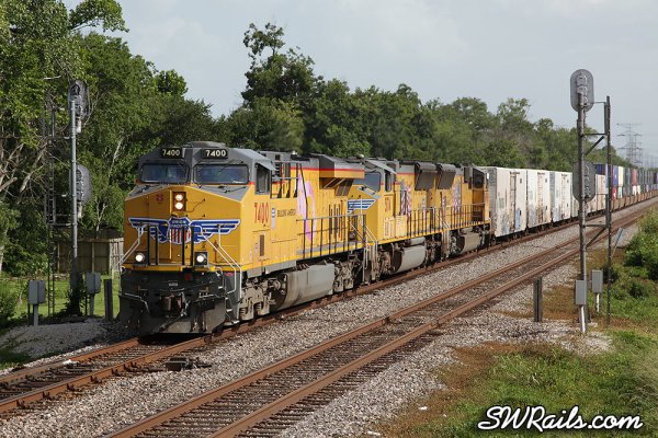 UP 7400, the Komen "pink ribbon" unit leads ZLCAT train at Houston, TX