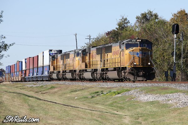 UP intermodal train ILBEW at Stafford TX