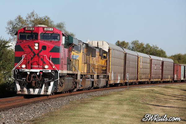 FXE 4614 leads UP freight train MEWEG into Sugar Land, TX on 11/24/12