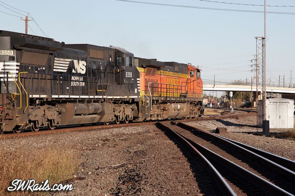 BNSF southbound freight at Tower 17, Rosenberg TX