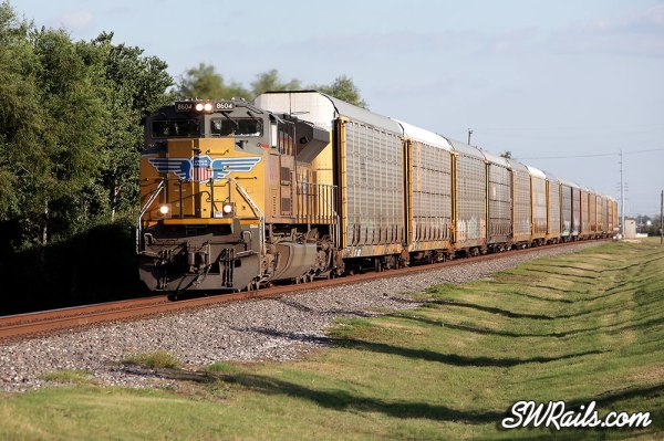 Oct-31-2012-007 Union Pacific SD70ACe 8604 at Stafford TX on ASPEGR train