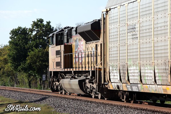 Oct-31-2012-013 Union Pacific SD70ACe 8604 at Stafford TX on ASPEGR train