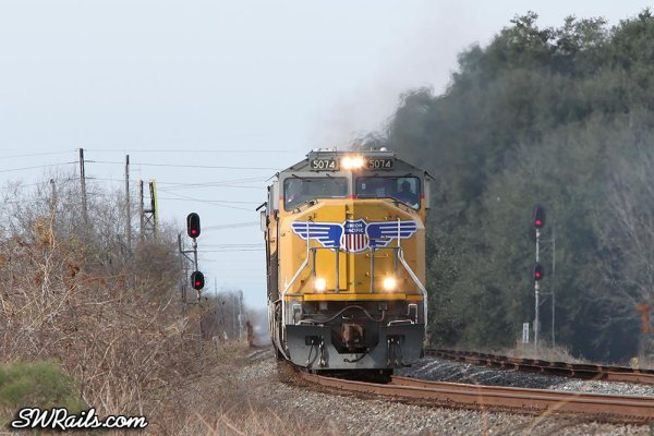 UP SD70M 5074 on an ILBEW train at Sugar Land TX