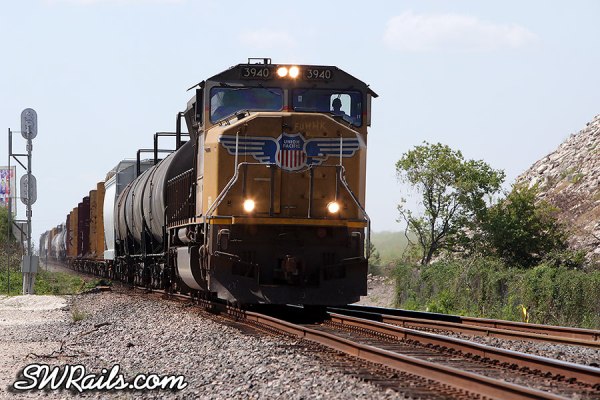 UP SD70M 3940 on LHT43 local at Heacker TX