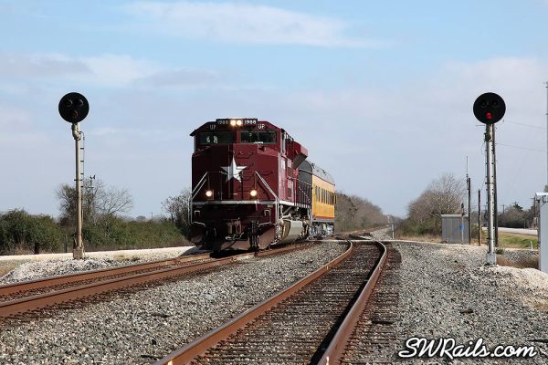 UP 1988 SD70ACE Katy Heritage on SSPSA special passenger train at Lissie TX
