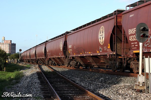 BNSF C44-9W 1076 on an empty grain train at Sugar Land, TX