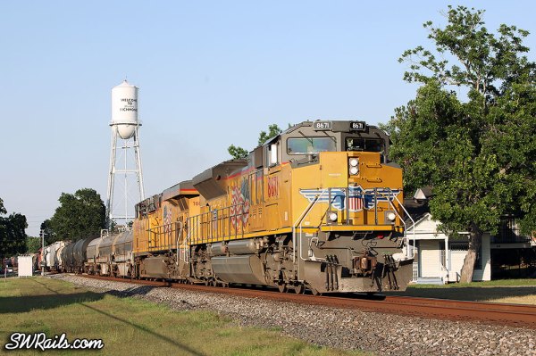 UP SD70ACe 8671 leads QEWWC train through Richmond TX