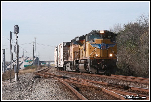 Union Pacific SD70ACE 8587 on ZLAJX freight train at houston TX
