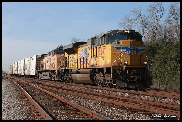 Union Pacific SD70ACE 8587 on ZLAJX freight train at houston TX
