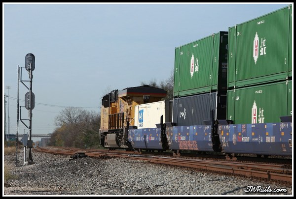Union Pacific ES44AC 7931 on ZLAJX freight train at houston TX