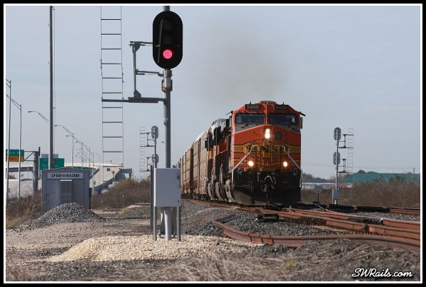 BNSF C44-9W 5469 on UP freight train MKBHO at Heacker TX