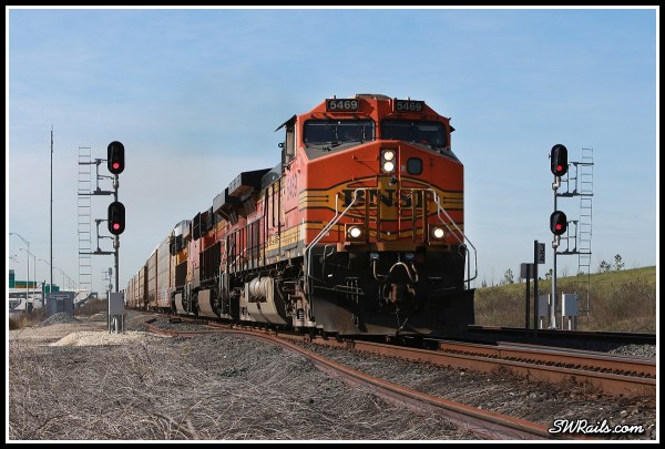 BNSF C44-9W 5469 on UP freight train MKBHO at Heacker TX